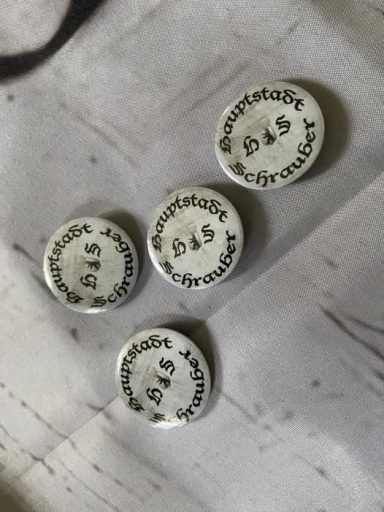 Buttons 